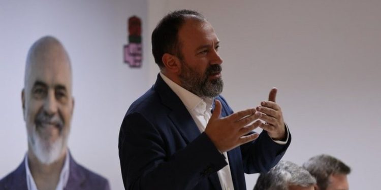 Edi Rama emëron Arbjan Maznikun ‘kryebashkiak’ të Shqipërisë!