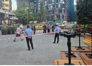 Hapësirat publike/ Policia dhe IKMT “zbarkojnë” pranë lokaleve rreth stadiumit “Air Albania”