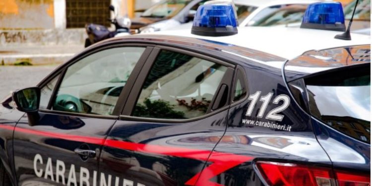 Dyshohet se vidhnin karburant nga makinat e parkuara në zonën e Breshias, arrestohen 2 shqiptarë në Itali