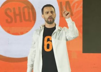 KAS i dha votimit për kandidatin e parë në listën e mbyllur të “Shqipëria Bëhet”, Lapaj ironizon: ‘Psd-së’ iu pranohen dorëheqjet, për ne zbatohet një ligj tjetër sepse jemi si në Gulag.