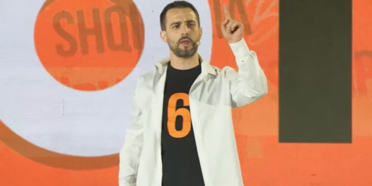 KAS i dha votimit për kandidatin e parë në listën e mbyllur të “Shqipëria Bëhet”, Lapaj ironizon: ‘Psd-së’ iu pranohen dorëheqjet, për ne zbatohet një ligj tjetër sepse jemi si në Gulag.