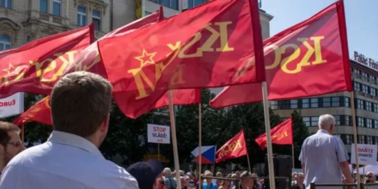 Komunizmi dhe nazizmi, Çekia miraton ligjin për të kriminalizuar dhe ndëshkuar me burg ata që i përhapin.