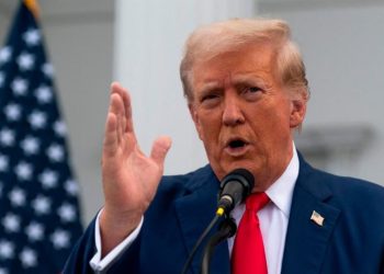 Lufta tregtare: Trump ndalon një tarifë 25% për Indinë, kërcënon me taksë të re për naftën ruse.