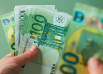 Me pretendimin se do t'i paguante detyrimet tatimore, 33-vjeçari i mori 10 mijë euro tregtarit.