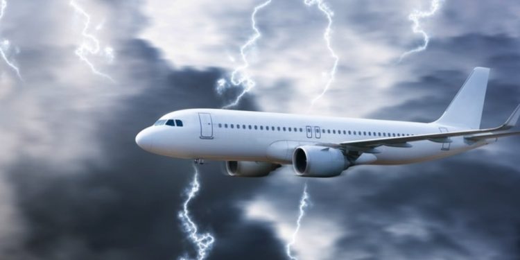 Pse turbulencat në avion po shfaqen më shpesh dhe janë më të forta.