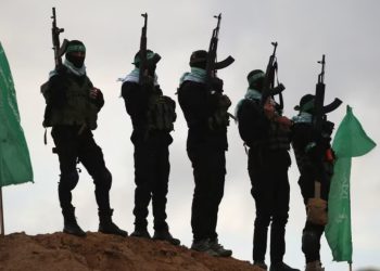 Shtetet arabe “shkëpusin heshtjen”, për herë të parë kërkojnë hapur që Hamasi të dorëzojë armët dhe kontrollin në Gaza.