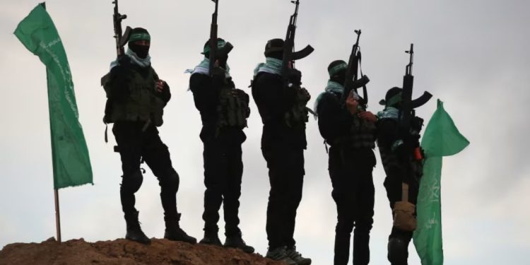 Shtetet arabe “shkëpusin heshtjen”, për herë të parë kërkojnë hapur që Hamasi të dorëzojë armët dhe kontrollin në Gaza.