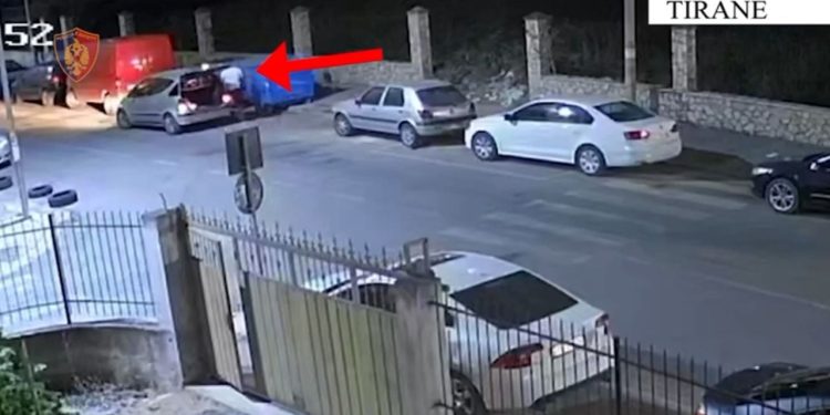 Thyen dy apartamente në Tiranë, një nga autorët kapet, tjetri shpallet në kërkim.