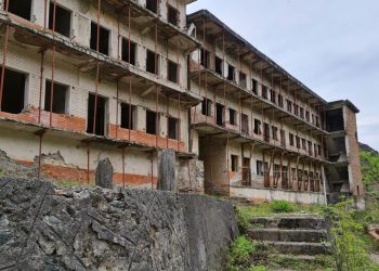 "Tragji-komedia" e ish-të burgosurve politikë në Shqipëri: ende në kërkim të shpagimit.