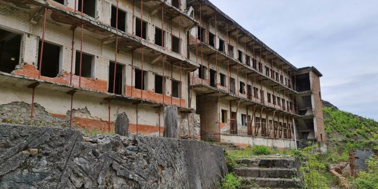"Tragji-komedia" e ish-të burgosurve politikë në Shqipëri: ende në kërkim të shpagimit.