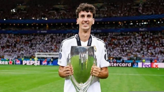 Zyrtare: Real Madrid transferon mbrojtësin 20-vjeçar te Como