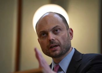 Kritikët e Kremlinit e akuzojnë Zvicrën: Keni pranuar kriminelë lufte nga Rusia.