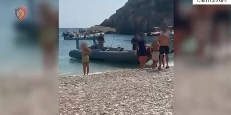 12-vjeçari bie nga shkëmbi në det dhe dëmtohet në kokë! Policia kufitare e ndihmon në Gjirin e Gramës.