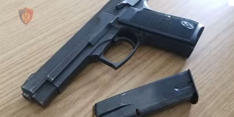 20-vjeçari arrestohet për qarkullim me pistoletë