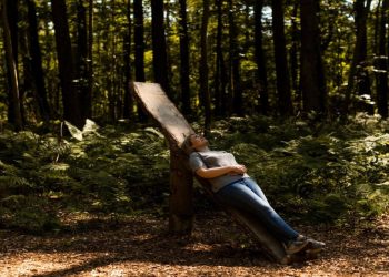 20:45
Terapia e natyrës që po transformon përvojën tonë të relaksimit jashtë!
Në një epokë ku stresi kronik është bërë i zakonshëm dhe teknologjia na ndjek kudo, një traditë e lashtë japoneze po fiton popullaritet si një nga trendet më të rëndësishme të mirëqenies në nivel global: "Shinrin-Yoku" ose “Banjat në Natyrë”.