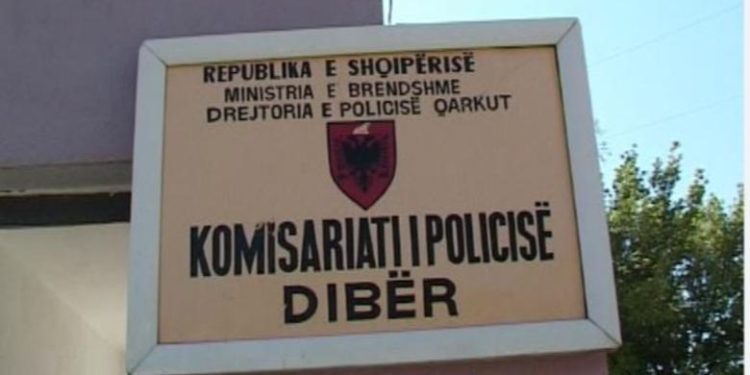 26-vjeçari në Dibër arrestohet pas plagosjes me thikë të nënës së tij/ EMRI