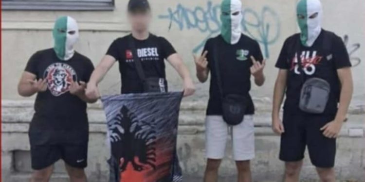 32-vjeçari me shtetësi suedeze sulmohet në Manastir, dyshohet se u konfuzua për shqiptar për shkak të bluzës me shqiponjë.