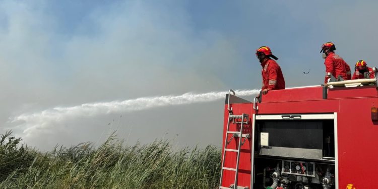 38 zjarre të reja brenda 24 orëve, 7 ende në flakë! Evakuohen shumë familje.