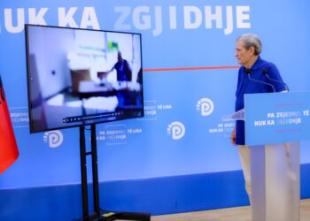 Berisha publikon të tjera pamje nga farsa elektorale: Zgjedhëset votojnë disa herë. Manipulimi ishte i pakufishëm