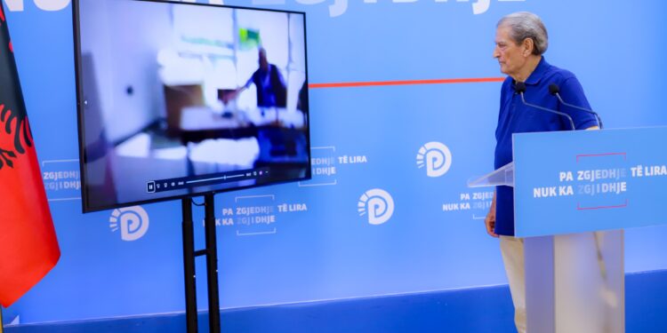 Berisha publikon të tjera pamje nga farsa elektorale: Zgjedhëset votojnë disa herë. Manipulimi ishte i pakufishëm