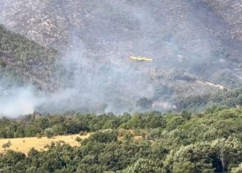 48 orë në luftë me flakët, zjarret në Finiq dhe rrethinat e tij vihen nën kontroll.