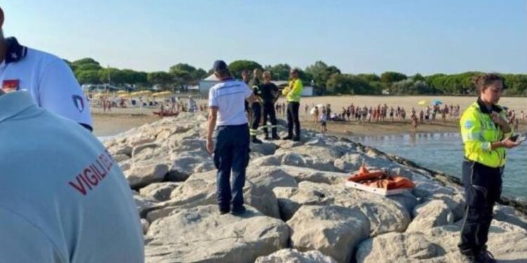 6-vjeçari në Itali gjendet pa shenja jete pas një ndikimi në det me nënën e tij