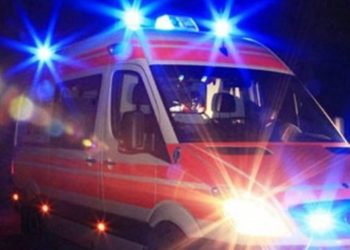 65-vjeçarja bie nga kati i tretë i apartamentit, dyshohet se kishte çështje me shëndetin mendor.