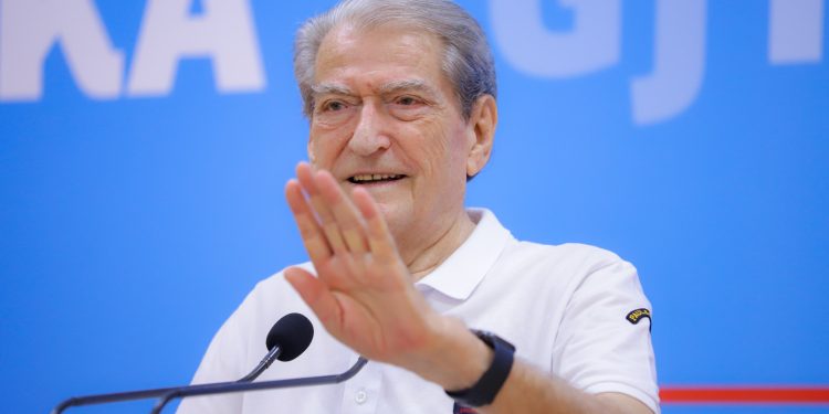 Berisha: Narko-qeveria kërkon të servirë turizëm elitar me turizmin e gjirizeve dhe ujërave të zeza! Turizmi është kthyer në mallkim të madh për shqiptarët