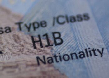 Administrata Trump vazhdon betejën kundër imigracionit të paligjshëm, SHBA do të verifikojë 55 milionë viza amerikane për shkelje.