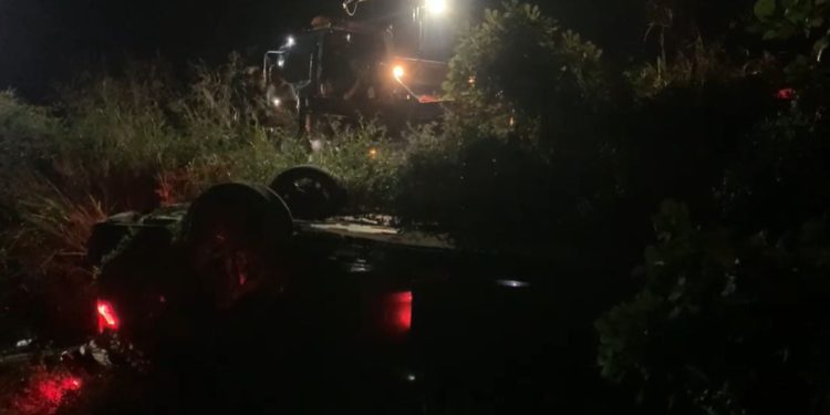 Aksident në Lezhë: Një makinë i bllokoi rrugën, automjeti tjetër përfundon në tokën përkrah, tre të lënduar.