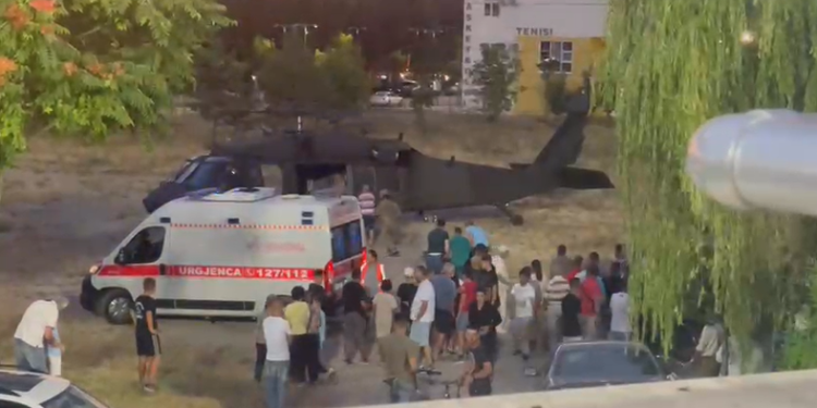 Aksidenti në Korçë, i dëmtuari transportohet me helikopter drejt spitalit të Traumës/ Video