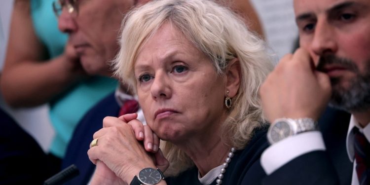 Akuzohet për ndërhyrje në punën e qeverisë, kabineti izraelit "largon" Prokuroren e Përgjithshme