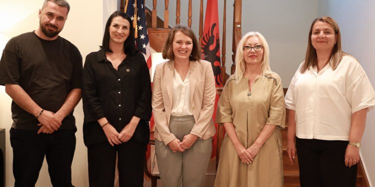 Ambasada Amerikane prit deputetët e rinj të Kuvendit: Shpresojmë për një bashkëpunim të këndshëm!