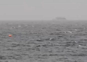 Anija që udhëtonte nga Shën Naumi për në Ohër përballet befas që me stuhinë, gjen ‘strehë’ afër bregut shqiptar.