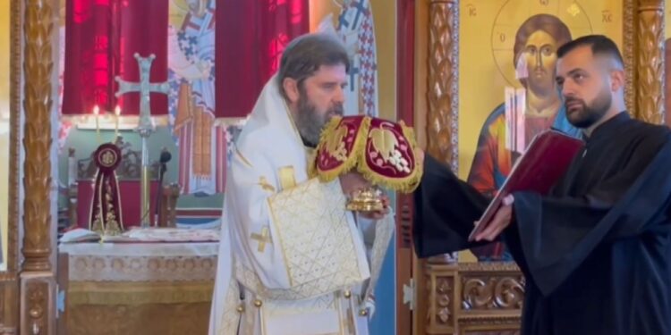 Apel për zjarret! Në "Fjetjen e Hyjlindjes", kryepeshkopi Joan: Pa Perëndinë nuk mund të shkojmë përpara.