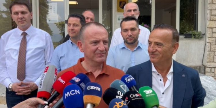 Arben Taravari nga Pogradeci: Institucionet në Maqedoninë e Veriut injorojnë përdorimin e gjuhës shqipe.