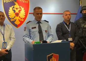 "Armatim në gatishmëri, 25 mijë euro cash dhe…"/ Policia ofron informacione mbi arrestimin e Flodian Plakut! Në hotelin ku ndodhej, u arrestua gjithashtu Julian Aliaj.
