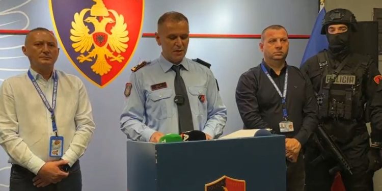 "Armatim në gatishmëri, 25 mijë euro cash dhe…"/ Policia ofron informacione mbi arrestimin e Flodian Plakut! Në hotelin ku ndodhej, u arrestua gjithashtu Julian Aliaj.