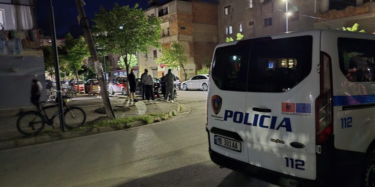 Armëplagosje në Fresk/ I ri i qëlluar në makinë, autori identifikohet