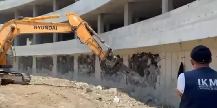 "Ata që shqetësohen se shkelësit e mëdhenj nuk po ndëshkohen", Rama publikon videon nga prishja e ndërtimit pa leje në Vlorë: Masat e reja...