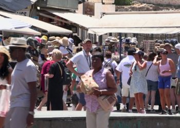 Athina “zënë” turistët! Pritet që numri i vizitorëve në vitin 2025 të arrijë në 10 milion, me çmimet e qirave në rritje.