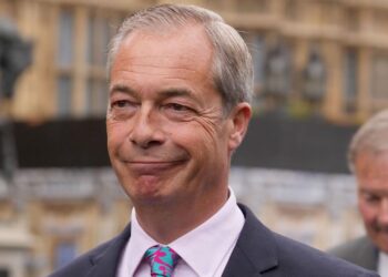 Baba i Brexit premton të arrestojë dhe të dëbojë 600 mijë azilkërkues nga Britania e Madhe