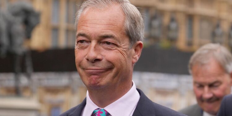 Baba i Brexit premton të arrestojë dhe të dëbojë 600 mijë azilkërkues nga Britania e Madhe