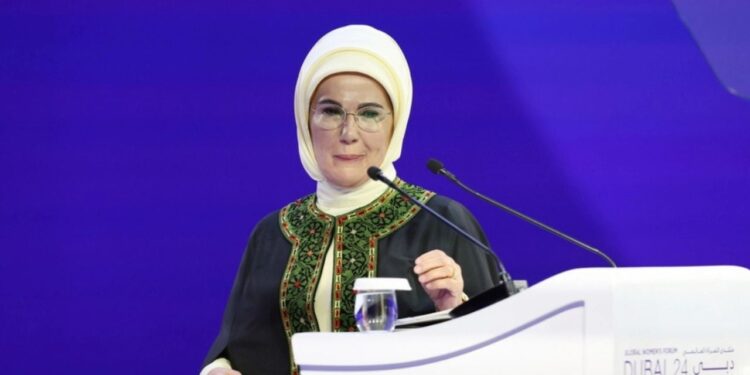 Bashkëshortja e Erdogan i propozon Melania Trump: Dërgoni një letër Netanyahut, ashtu siç i dërguat Putinit për fëmijët ukrainas.