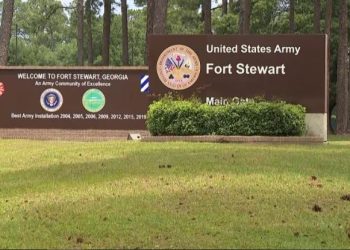Baza ushtarake e Fort Stewart në Georgia mbyll dyert pas njoftimeve për një sulm.