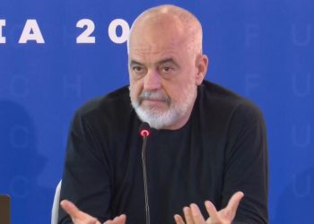 “Bllokadat vazhdojnë të çahen, ne përparojmë”, Rama ndan pamje nga lirimi i hapësirave publike.