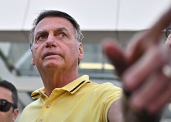 Bolsonaro kishte në plan të kërkonte azil politik në Argjentinë, çfarë tregoi dokumenti i zbuluar në telefonin e ish-presidentit.