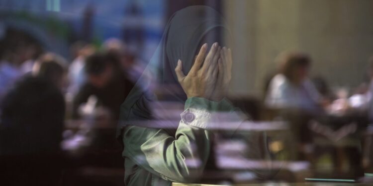 Britania e Madhe ndërmerr hapa të rinj për të luftuar ‘krimet e nderit’ ndaj grave dhe vajzave.