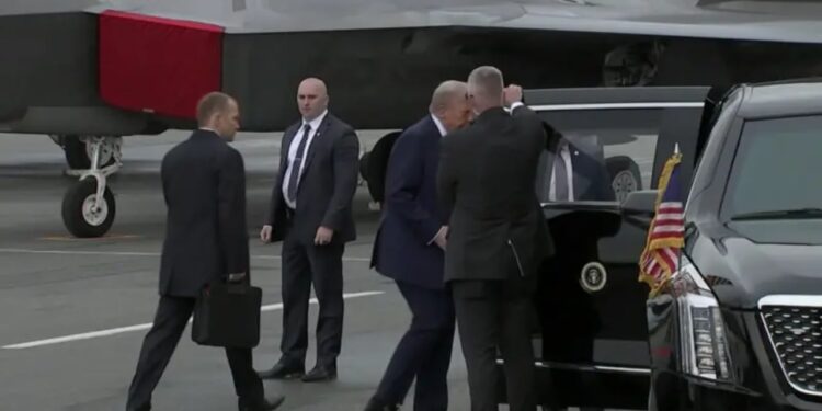 Cila limuzinë të blinduar përdorën Trump dhe Putin? Mediat ruse zbulojnë se kush ishte i ftuari kryesor.