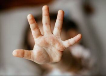 Dado i Kalifornisë dënohet me 100 vjet burg për abuzim seksual me vajza të mitura dhe filmimin e tyre.